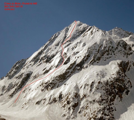 Cima di Bon, Adamello Presanella - La parete nordest di Cima di Bon (Adamello-Presanella) sciata il 20/04/2019 da Luca Dallavalle e Roberto Dallavalle.