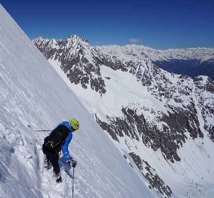 Cima di Bon, Adamello Presanella - Luca Dallavalle durante la discesa della parete nordest di Cima di Bon (Adamello-Presanella) il 20/04/2019