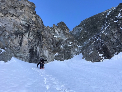 Punta dell’Orco, Adamello, Alessandro Beber, Claudio Lanzafame, Marco Maganzini - Ascending Canale dell’Orco on Punta dell’Orco above Val Genova in the Adamello group (Alessandro Beber, Claudio Lanzafame, Marco Maganzini 22/03/2019)