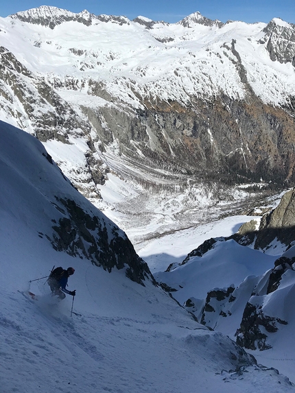 Punta dell’Orco, Adamello, Alessandro Beber, Claudio Lanzafame, Marco Maganzini - Sciando il Canale dell’Orco alla Punta dell’Orco sopra Val Genova nel Gruppo dell’Adamello (Alessandro Beber, Claudio Lanzafame, Marco Maganzini 22/03/2019)