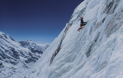 Jannu East Face, Dmitry Golovchenko, Sergey Nilov, Unfinished Sympathy - Jannu East Face: Dmitry Golovchenko and Sergey Nilov on 21 March at 6750m, establishing the first pitch after their bivy