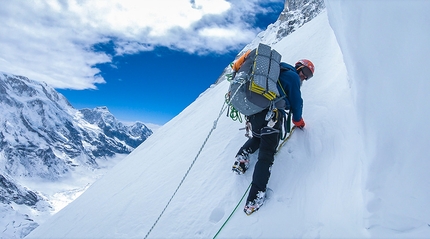 Jannu parete est, Dmitry Golovchenko, Sergey Nilov, Unfinished Sympathy - Jannu parete est: Sergey Nilov dopo l'icefall, a 6200m circa