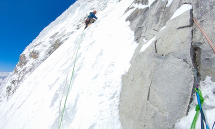 Jannu East Face, Dmitry Golovchenko, Sergey Nilov, Unfinished Sympathy - Jannu East Face: Sergey Nilov making the first ascent of Unfinished Sympathy