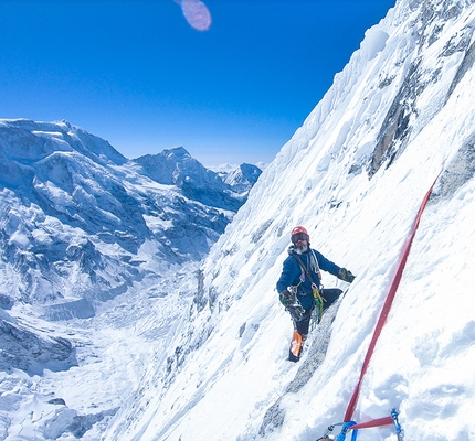 Jannu East Face, Dmitry Golovchenko, Sergey Nilov, Unfinished Sympathy - Jannu East Face: Sergey Nilov on 21 March 2019 on the first pitch after the bivy