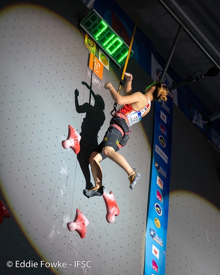 Bouldering World Cup 2019 - 18-year-old at YiLing Song setting a new world record at Chongqing in China