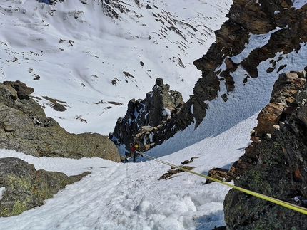 Piz Buin Silvretta - Piz Buin East Face: Tito Arosio abseiling