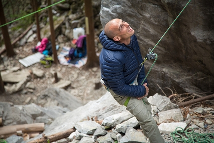 Enrico Baistrocchi - Climbing in Japan: Enrico Baistrocchi belaying