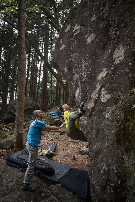 Enrico Baistrocchi - Climbing in Japan: bouldering in Kasagi, Ena