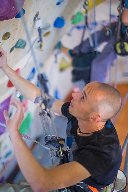 Enrico Baistrocchi - Climbing in Japan: Enrico Baistrocchi setting in Pump1