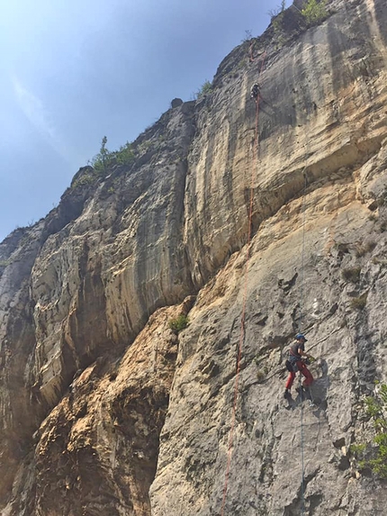 Falesia del Babo, Val d'Adige - Durante i lavori di chiodatura della Falesia del Babo, Val d'Adige