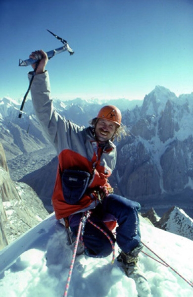 Kurt Albert - Kurt Albert in cima al Nameless Tower (Trango Towers, Karakorum) nel 1989 dopo la prima salita di Eternal Flame