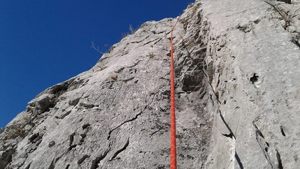 Leone di Nemea, Monte Cordespino, Val d'Adige - Durante l'apertura di Leone di Nemea sulle Bastionate di Tessari, Monte Cordespino, Valdadige (Mario Brighente, Christian Confente, Manuel Leorato)