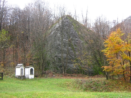 Chiandusseglio, Valle di Viù, Valli di Lanzo, Andrea Bosticco - Rocca della Madonnina a Chiandusseglio: la scoperta