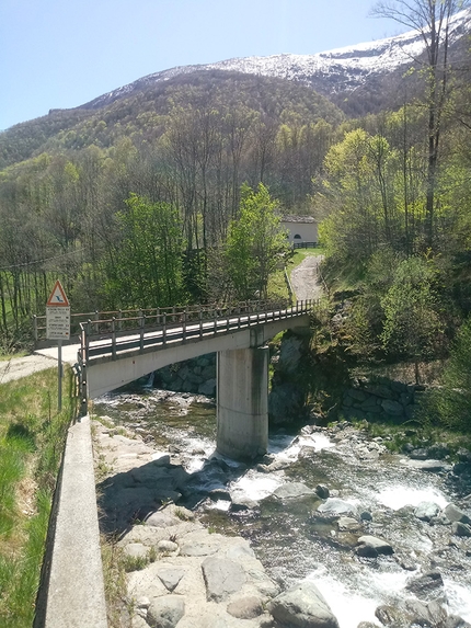 Chiandusseglio, Valle di Viù, Valli di Lanzo, Andrea Bosticco - Rocca della Madonnina at Chiandusseglio: the bridge
