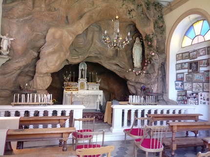 Chiandusseglio, Valle di Viù, Valli di Lanzo, Andrea Bosticco - Rocca della Madonnina at Chiandusseglio: inside the sanctuary