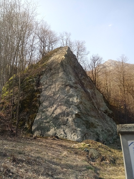 Chiandusseglio, Valle di Viù, Valli di Lanzo, Andrea Bosticco - Rocca della Madonnina a Chiandusseglio: fine giornata