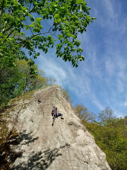 Chiandusseglio, Valle di Viù, Valli di Lanzo, Andrea Bosticco - Rocca della Madonnina at Chiandusseglio: Fabio Molino climbing Strega