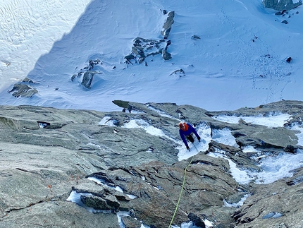 Aiguilles Marbrées e la via di misto Mtbness sul Monte Bianco