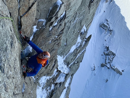 Aiguilles Marbrées Monte Bianco, Ezio Marlier, Luigi Santini, Jonathan Bracey, David Horwood - Durante la prima salita di Mtbness, una nuova via di misto sulla sulla Aiguilles Marbrées, Monte Bianco (Jonathan Bracey, David Horwood, Ezio Marlier, Luigi Santini 30/04/2019)