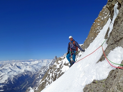 Grandes Jorasses, Monte Bianco, Enrico Bonino, Jon Bracey - Jon Bracey il 15 maggio 2019 durante l'apertura della via Bonino - Bracey, Grandes Jorasses versante sud, massiccio del Monte Bianco (4-15/5/2019)