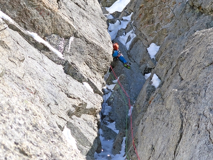 Grandes Jorasses, Monte Bianco, Enrico Bonino, Jon Bracey - Jon Bracey durante l'apertura della via Bonino - Bracey, Grandes Jorasses versante sud, massiccio del Monte Bianco (4-15/5/2019)