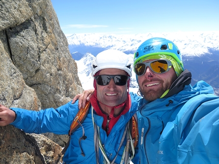 Grandes Jorasses, Monte Bianco, Enrico Bonino, Jon Bracey - Jon Bracey e Enrico Bonino durante l'apertura della via Bonino - Bracey, Grandes Jorasses versante sud, massiccio del Monte Bianco (4-15/5/2019)