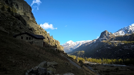 Pian della Mussa, Val d’Ala, Valli di Lanzo - Rifugio Ciriè con il Pian della Mussa sullo sfondo