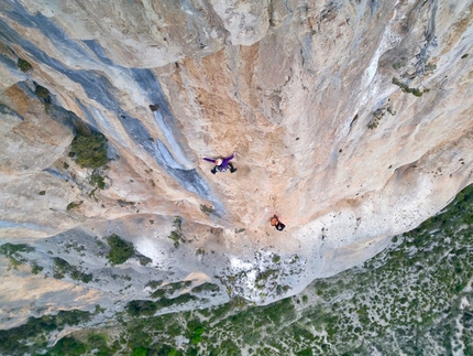 Nina Caprez richioda e ripete Mingus, la classica via del Verdon liberata da Lynn Hill