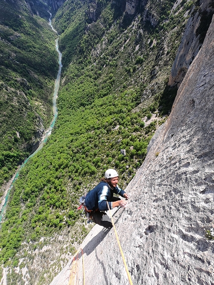 Gole di Verdon, Francia, Nina Caprez - Nina Caprez e Sam Hoffmann ripetono Mingus, la storica via d'arrampicata nelle Gole di Verdon, Francia