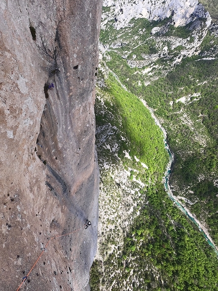 Gole di Verdon, Francia, Nina Caprez - Nina Caprez ripete Mingus, la storica via d'arrampicata nelle Gole di Verdon, Francia