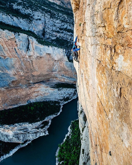 Mont Rebei, Spagna, Siebe Vanhee, Roger Molina, Jorge Solórzano - Siebe Vanhee durante l'apertura di Sense retorn - No turning back su Pared de Catalunya a Mont Rebei in Spagna. La nuova via è stata dedicata a Hansjörg Auer