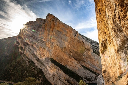 Mont Rebei, Spain, Siebe Vanhee, Roger Molina, Jorge Solórzano - Siebe Vanhee making the first ascent of Sense retorn - No turning back up Pared de Catalunya at Mont Rebei in Spain