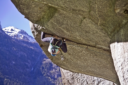 Caterina Bassi repeats Turkey crack, difficult offwidth trad climb at Cadarese