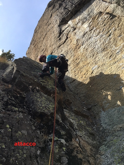 Valle Orco arrampicata - Durante l'apertura di Easy rider alla Parete dei Falchi, Valle dell'Orco (Celano Massimiliano, Marchetti Tiziano 03/2019)