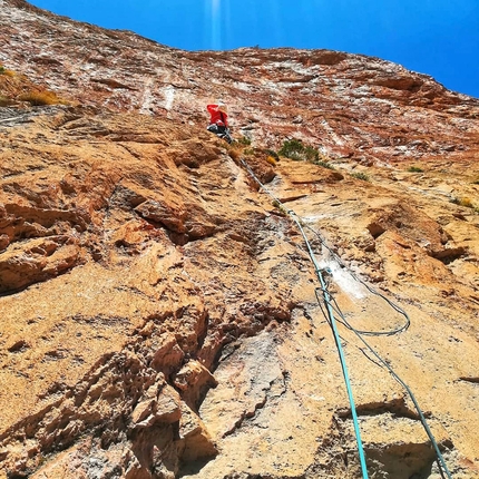 Taghia Gorge Morocco - Iker Pou making the first ascent of Honey Moon up Oujdad, Taghia Gorge, Morocco (Neus Colom, 05/2019)