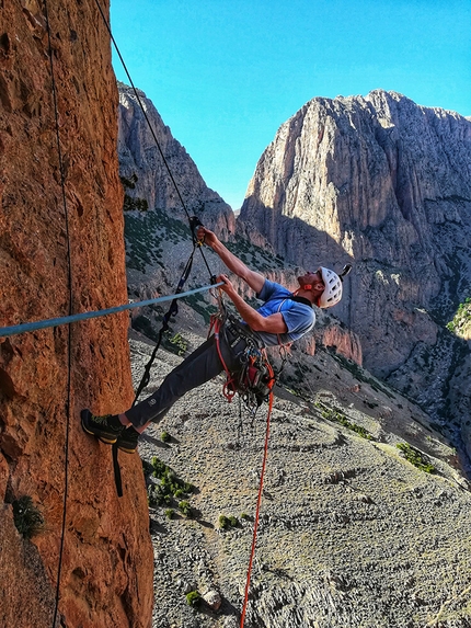 Taghia Gorge Morocco - Taghia Gorge Morocco: making the first ascent of Honey Moon (Neus Colom, Iker Pou 05/2019)