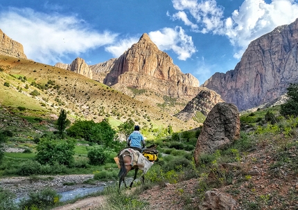 Taghia Gorge Morocco, Neus Colom, Iker Pou - Heading towards the Taghia Gorge in Morocco