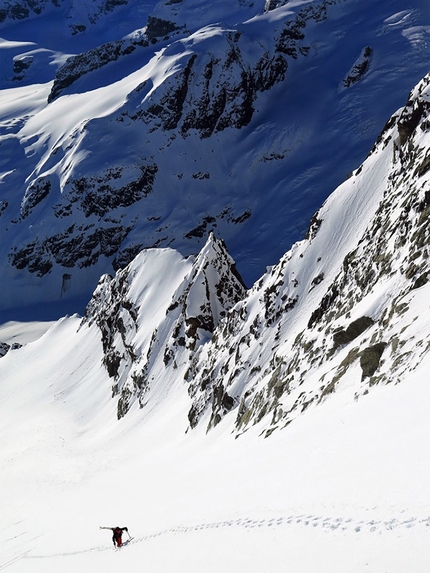 Piz Morteratsch - Durante la prima discesa in sci della parete ENE di Piz Morteratsch (Saro Costa, Davide Terraneo, Mattia Varchetti 23/05/2019)