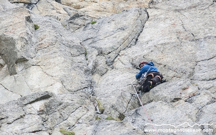 Père Eternel, Aiguille de la Brenva, Monte Bianco - Aiguille de la Brenva Père Eternel. Verso il diedro sul settimo tiro.