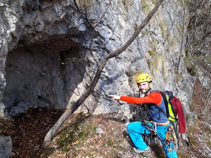 Monte Spil Vallarsa - La prima salita di Via dell’Eredità sulla parete Sojo del Filister del Monte Spil in Vallarsa (Emanuele Menegardi, Stefano Menegardi)