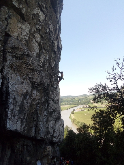 Falesia degli Amici Val d'Adige - Tiziana Najjar in arrampicata alla Falesia degli Amici in Val d'Adige