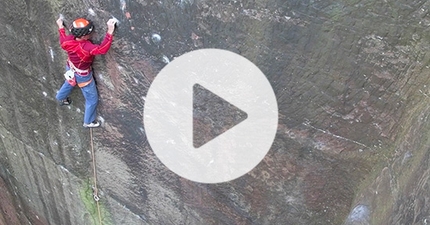 Steve McClure climbing GreatNess Wall E10 trad at Nesscliffe