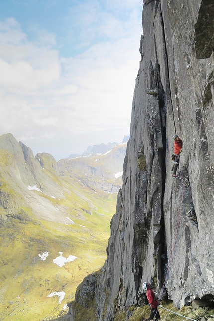Lofoten Norvegia - Diamantfinner, parete nord di Moltbaertinden North Peak, Lofoten, Norvegia (Bernat Bilarrassa, Gerber Cucurell, Jordi Esteve 24/05/2019)