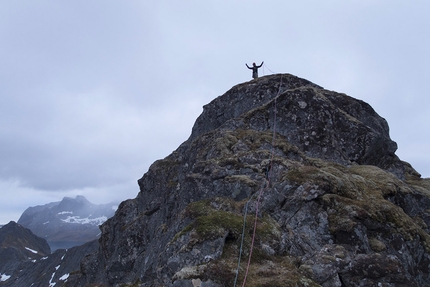 Lofoten Norvegia - The Human Timeline, East Face of Stamprevtinden South Peak, Lofoten, Norvegia (Bernat Bilarrassa, Gerber Cucurell, Jordi Esteve 25/05/2019)