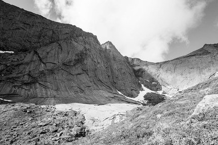 Lofoten Norway - The Human Timeline, East Face of Stamprevtinden South Peak, Lofoten Islands, Norway (Bernat Bilarrassa, Gerber Cucurell, Jordi Esteve 25/05/2019)