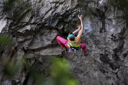 Angela Eiter ripete Pure Dreaming 9a a Massone, Arco