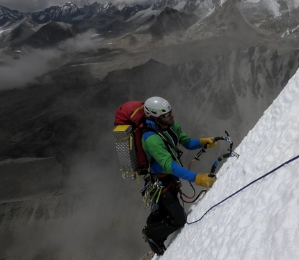 Chamlang Nepal, Márek Holeček, Zdeněk Hák - Chamlang NW Face: Zdeněk Hák climbing