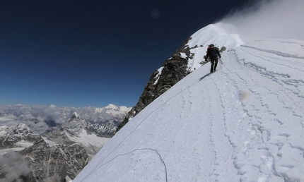 Chamlang Nepal, Márek Holeček, Zdeněk Hák - Chamlang NW Face: Zdeněk Hák climbing the ridge