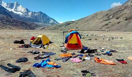 Chamlang Nepal, Márek Holeček, Zdeněk Hák - Chamlang parete nordovest: campo base di Márek Holeček e Zdeněk Hák