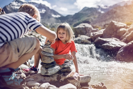 Svizzera a piedi - Svizzera a piedi sul sentiero dei Passi Alpini: estate in montagna, una famiglia a Saas Fee